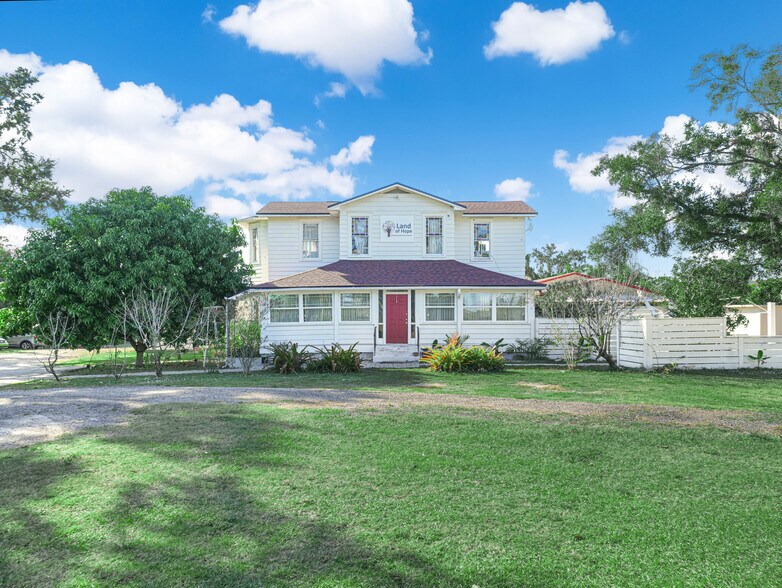 3 ACRES Near I-4 portefeuille de 2 biens à vendre sur LoopNet.fr - Photo de l’immeuble – Image 2 sur 17