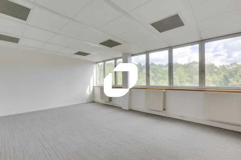 Bureau dans Évry-Courcouronnes à louer - Photo de l’immeuble – Image 2 sur 9