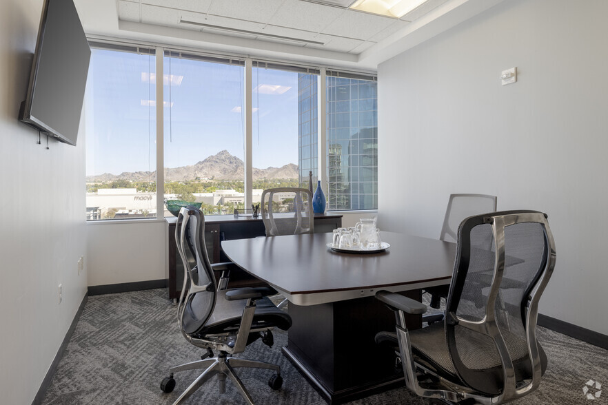 2415 E Camelback Rd, Phoenix, AZ à louer - Photo intérieure – Image 3 sur 39