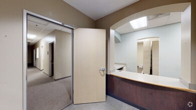 2817 S Mayhill Rd, Denton, TX à louer Numérisation 3D Matterport– Image 1 sur 6