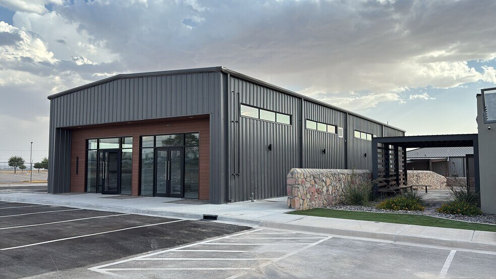 12370 Pine Springs Dr, El Paso, TX à louer - Photo principale – Image 1 sur 10
