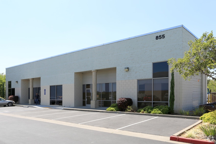 855 Cotting Ln, Vacaville, CA à louer - Photo de l’immeuble – Image 3 sur 3