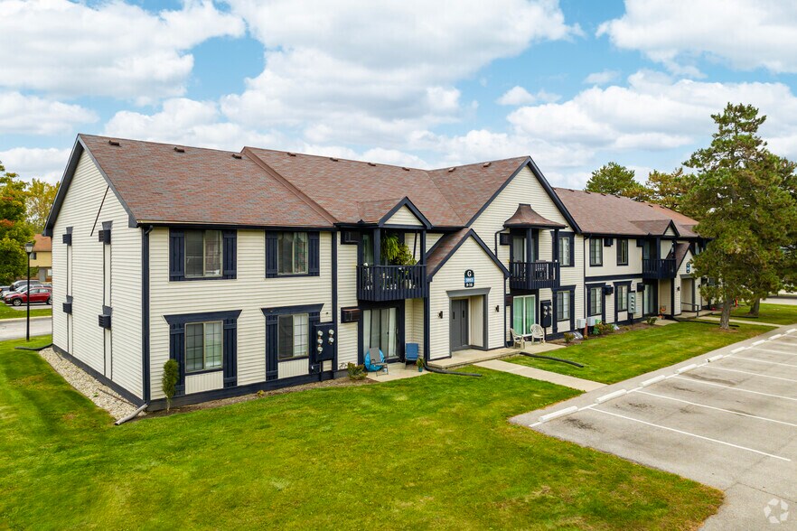 5943 Walnut Cir E18, Toledo, OH à vendre - Photo principale – Image 1 sur 34