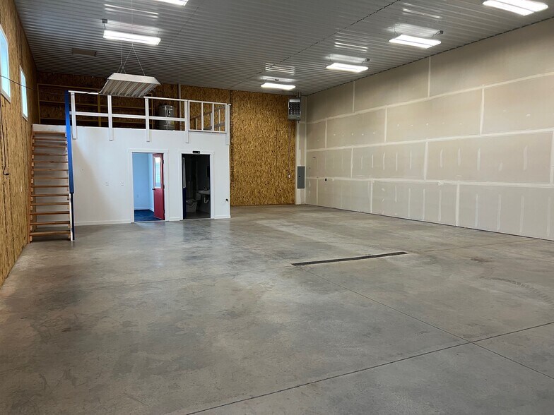 144 Skyway Blvd, Belgrade, MT à louer - Photo de l’immeuble – Image 3 sur 9