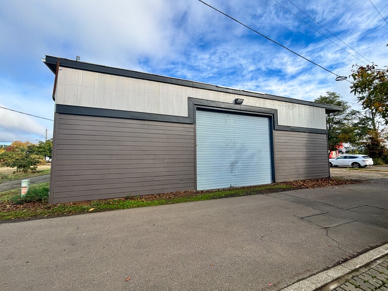 1515 13th St SE, Salem, OR à louer - Photo de l’immeuble – Image 2 sur 28