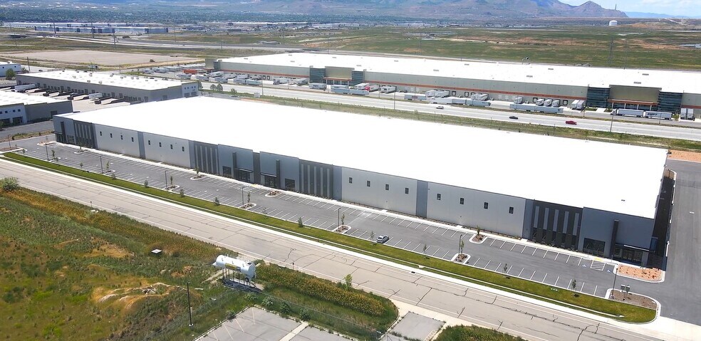 1455 S 5600 W, Salt Lake City, UT à louer - Photo de l’immeuble – Image 2 sur 14