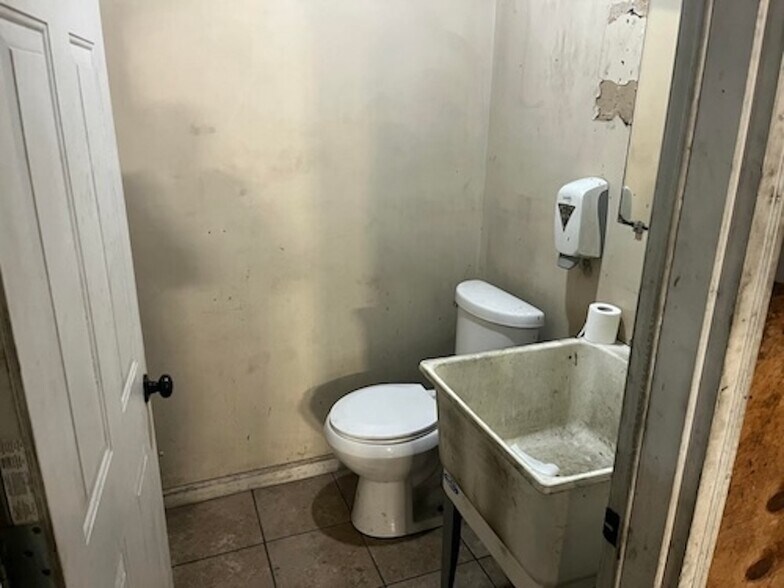 828 Commercial St, Marshfield, MO à louer - Photo de l’immeuble – Image 3 sur 9