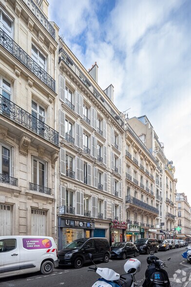 50 Rue De Ponthieu, Paris à louer - Photo de l’immeuble – Image 3 sur 3