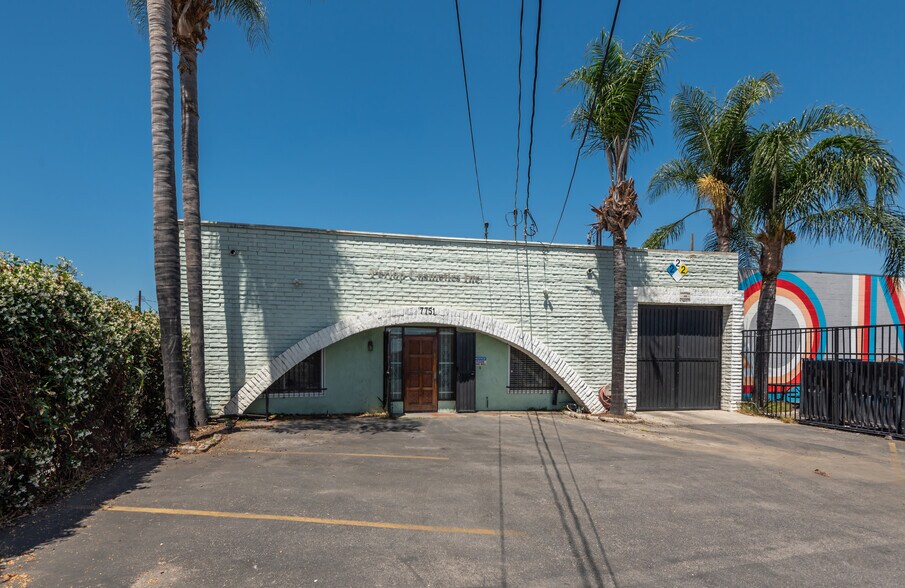 7751 Burnet Ave, Van Nuys, CA à vendre - Photo de l’immeuble – Image 3 sur 14