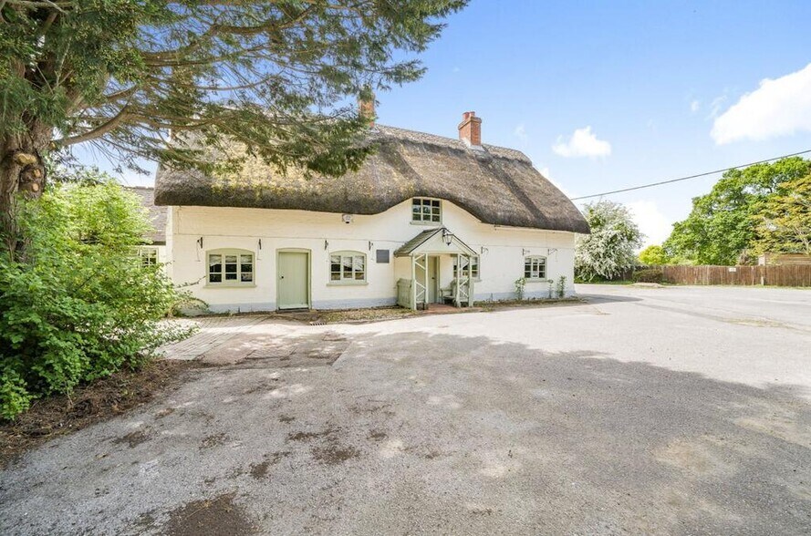 Brimpton Common, Reading à vendre - Photo de l’immeuble – Image 1 sur 9