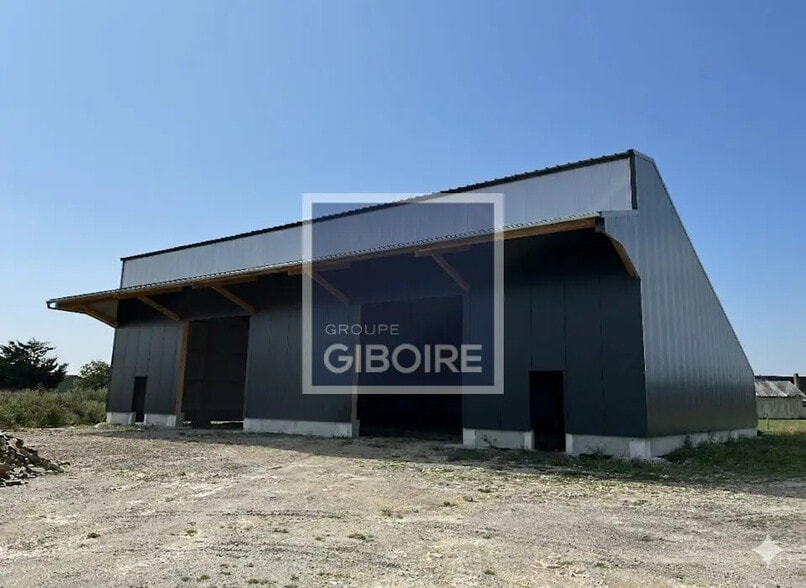 Industriel/Logistique dans Laillé à louer - Photo de l’immeuble – Image 1 sur 1