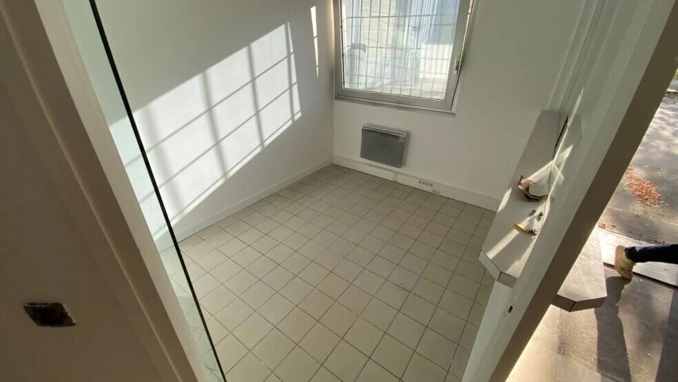 Bureau dans Valenton à louer - Photo de l’immeuble – Image 2 sur 9