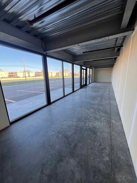 27900 Hoover Rd, Warren, MI à louer - Photo intérieure – Image 2 sur 2
