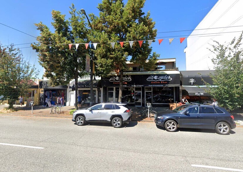 3155 Broadway W, Vancouver, BC à vendre - Photo de l’immeuble – Image 2 sur 4