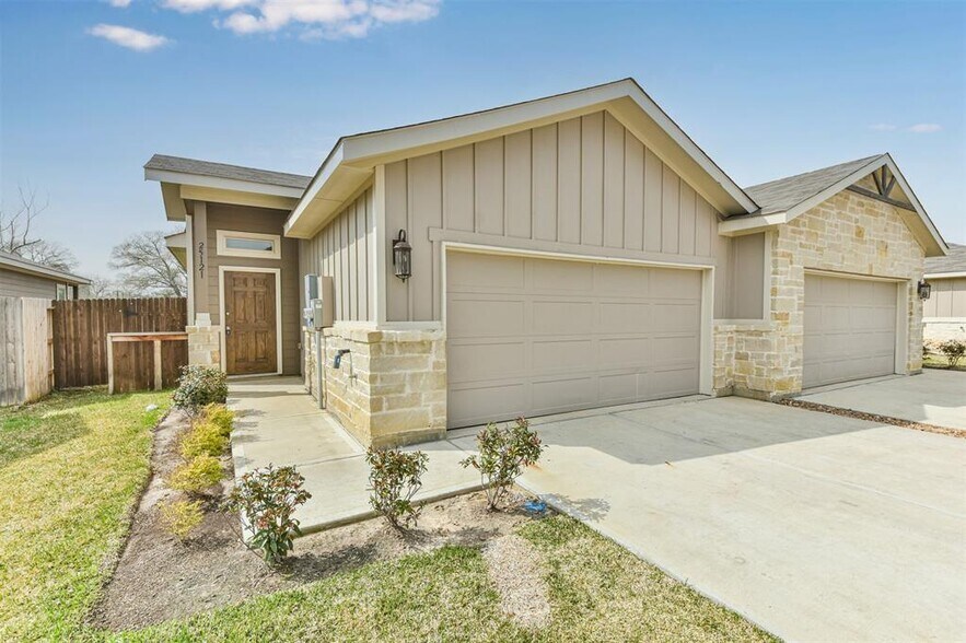 9902-9906 Grosbeak Ln, Magnolia, TX à vendre - Photo de l’immeuble – Image 2 sur 32