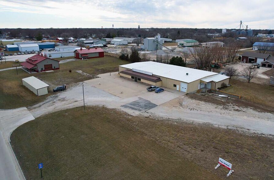 1106 N 10th St, Winterset, IA à vendre - Photo de l’immeuble – Image 1 sur 10