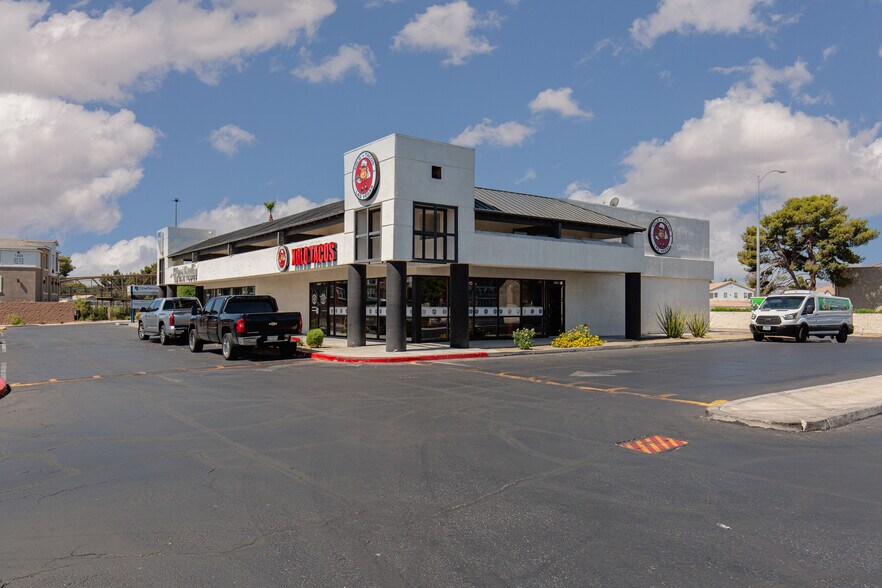 Nellis Crossing Retail Center-57,100 S.F portefeuille de 3 biens à vendre sur LoopNet.fr - Photo de l’immeuble – Image 3 sur 8