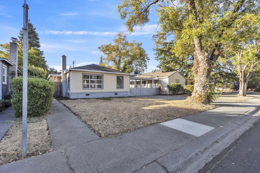 1006 Lochbrae Rd, Sacramento, CA à vendre - Photo principale – Image 1 sur 63
