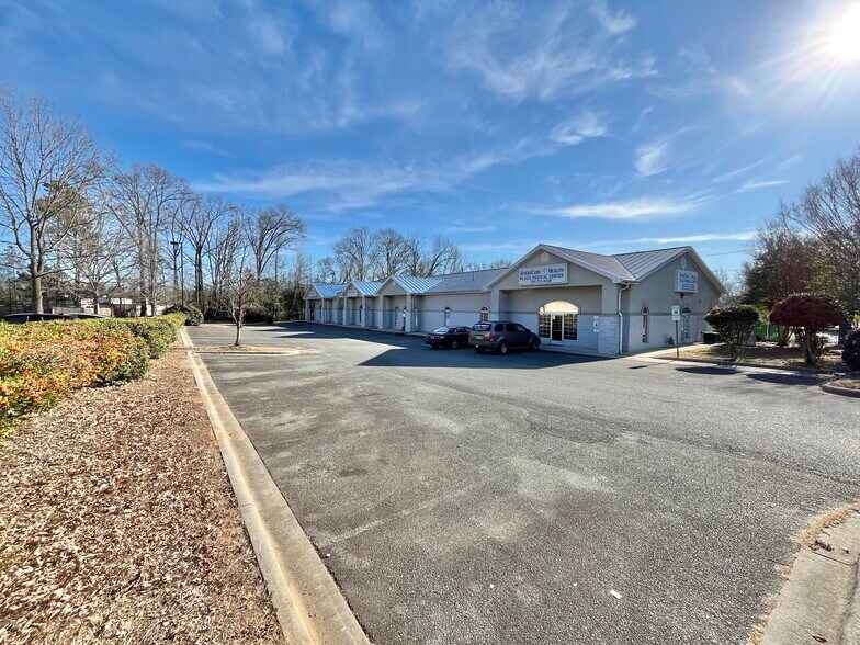1805 Milton Rd, Charlotte, NC à vendre - Photo de l’immeuble – Image 2 sur 9