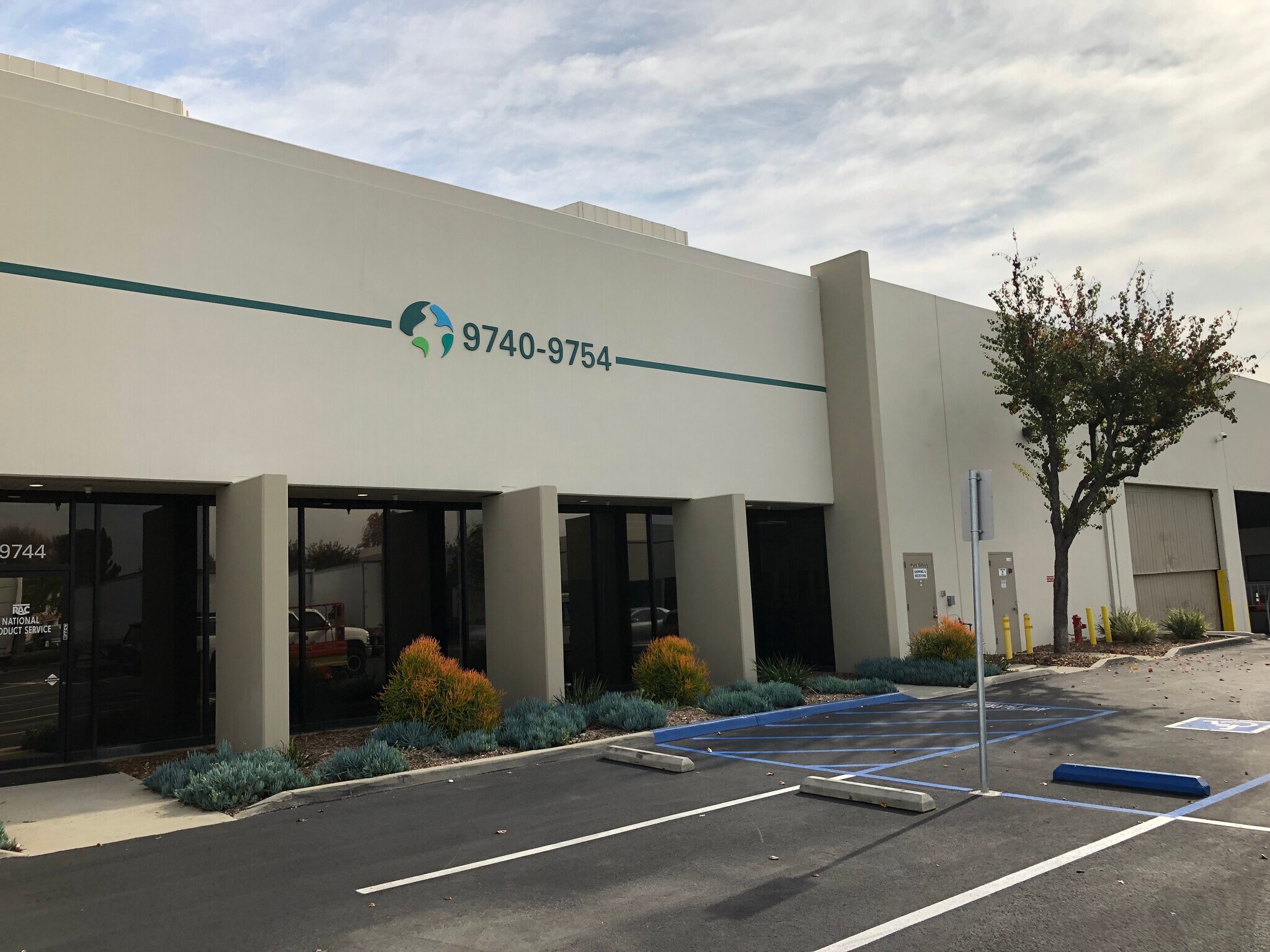 9740-9754 Alburtis Ave, Santa Fe Springs, CA à louer Photo de l’immeuble– Image 1 sur 17