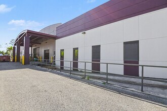 11600 Adelmo Ln, Fort Myers, FL à louer Photo de l’immeuble– Image 1 sur 8