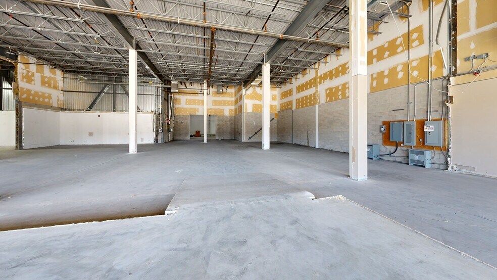 9175-9225 Boul Langelier, Montréal, QC à louer - Numérisation 3D Matterport – Image 2 sur 7