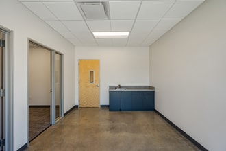 2730 S Harbor Blvd, Santa Ana, CA à louer Photo intérieure– Image 2 sur 9