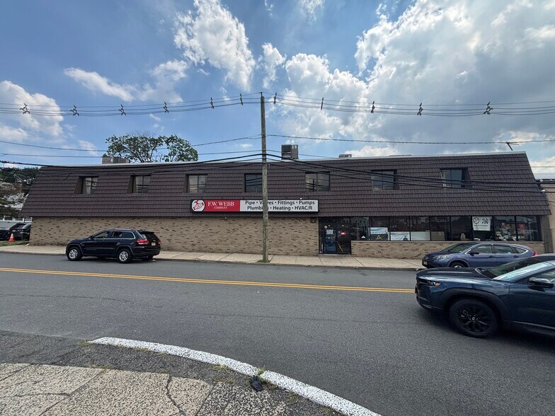 30 Stefanic Ave, Elmwood Park, NJ à vendre - Photo de l’immeuble – Image 2 sur 4
