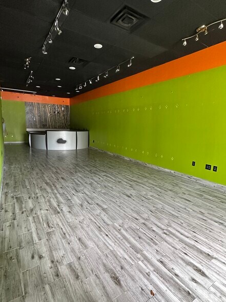 5104 Cedar St, Bellaire, TX à louer - Photo intérieure – Image 2 sur 9