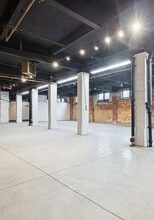 183 Bathurst St, Toronto, ON à louer Photo intérieure– Image 2 sur 4