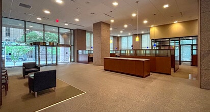 1700 Pacific Ave, Dallas, TX à louer Photo intérieure– Image 2 sur 3