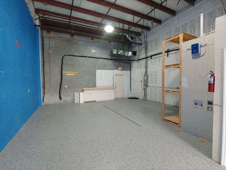 17010 Alico Commerce Ct, Fort Myers, FL à louer - Photo de l’immeuble – Image 2 sur 13