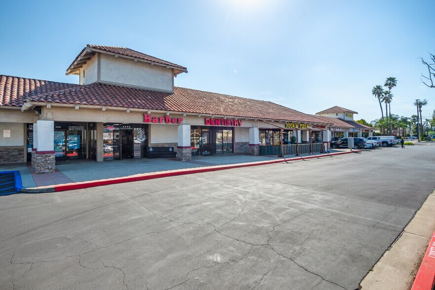 4117-4141 Riverside Dr, Chino, CA à louer - Photo de l’immeuble – Image 2 sur 7