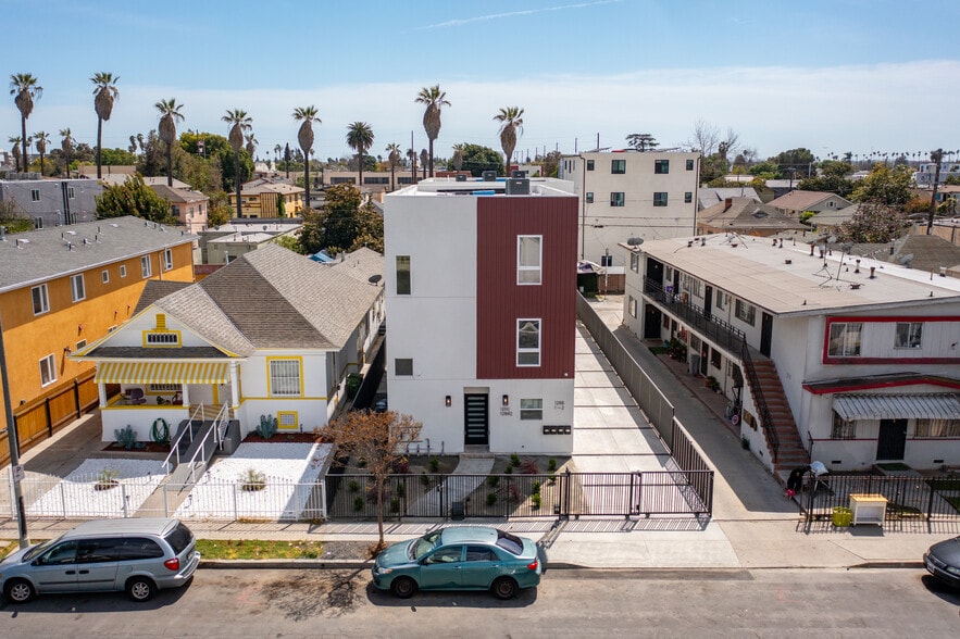 1286 W 35th Pl, Los Angeles, CA à vendre - Photo de l’immeuble – Image 2 sur 17