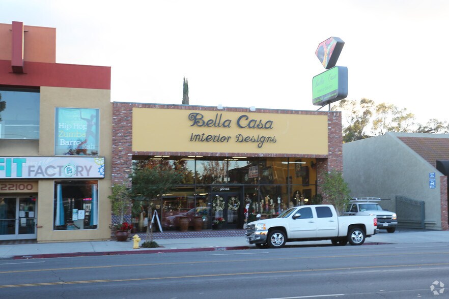 22104 Ventura Blvd, Woodland Hills, CA à louer - Photo de l’immeuble – Image 2 sur 3