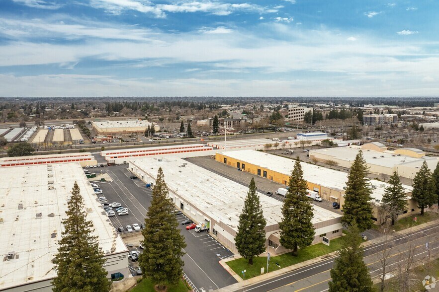 11151 Trade Center Dr, Rancho Cordova, CA à louer - Photo de l’immeuble – Image 3 sur 6