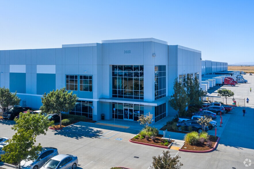 3600 Massie Ct, West Sacramento, CA à louer - Photo de l’immeuble – Image 3 sur 9