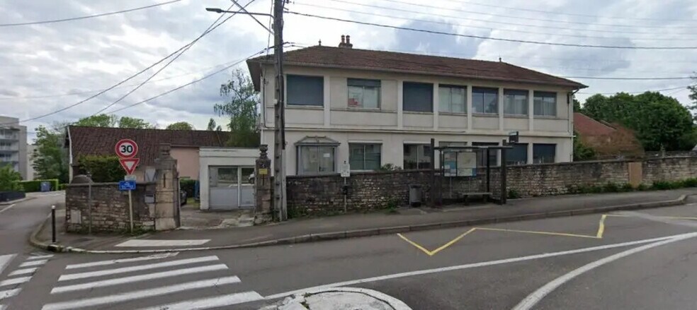 Local d'activités dans Besançon à vendre - Photo de l’immeuble – Image 2 sur 3