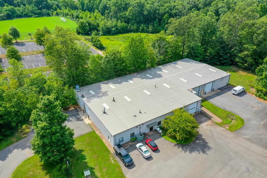 8198 Euclid Ct, Manassas Park, VA à louer - Photo de l’immeuble – Image 1 sur 7