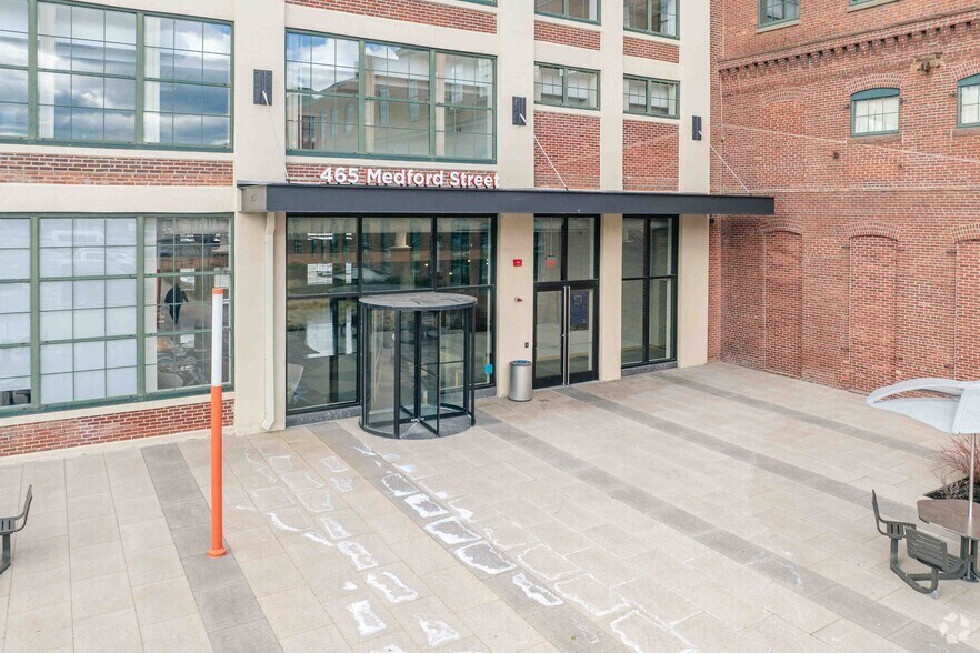 465 Medford St, Charlestown, MA à louer - Photo de l’immeuble – Image 3 sur 17
