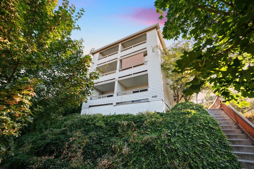6042 Fauntleroy Way SW, Seattle, WA à vendre - Photo de l’immeuble – Image 3 sur 14