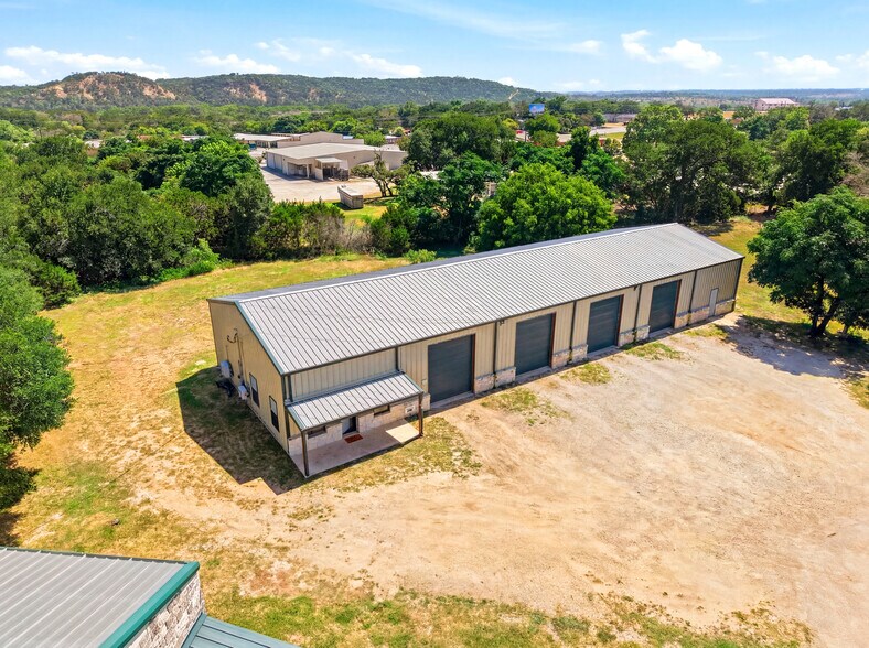 117 Business Dr W, Kerrville, TX à vendre - Photo de l’immeuble – Image 2 sur 43