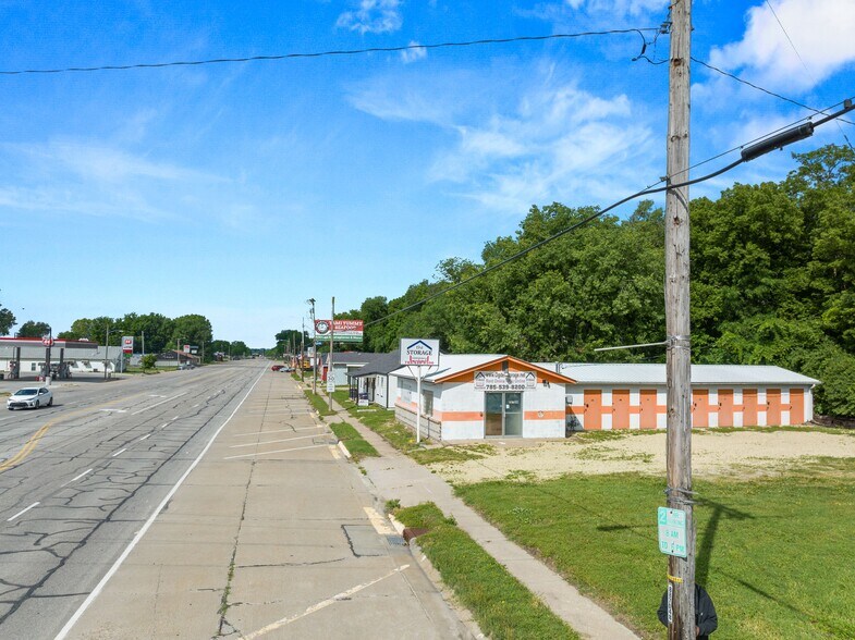 401 Riley Ave, Ogden, KS à vendre - Photo de l’immeuble – Image 3 sur 10