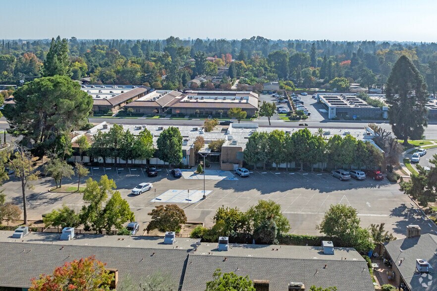 600 W Shaw Ave, Fresno, CA à louer - Aérien – Image 3 sur 3