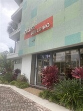 975 Arthur Godfrey Rd, Miami Beach, FL à louer Photo de l’immeuble– Image 2 sur 8