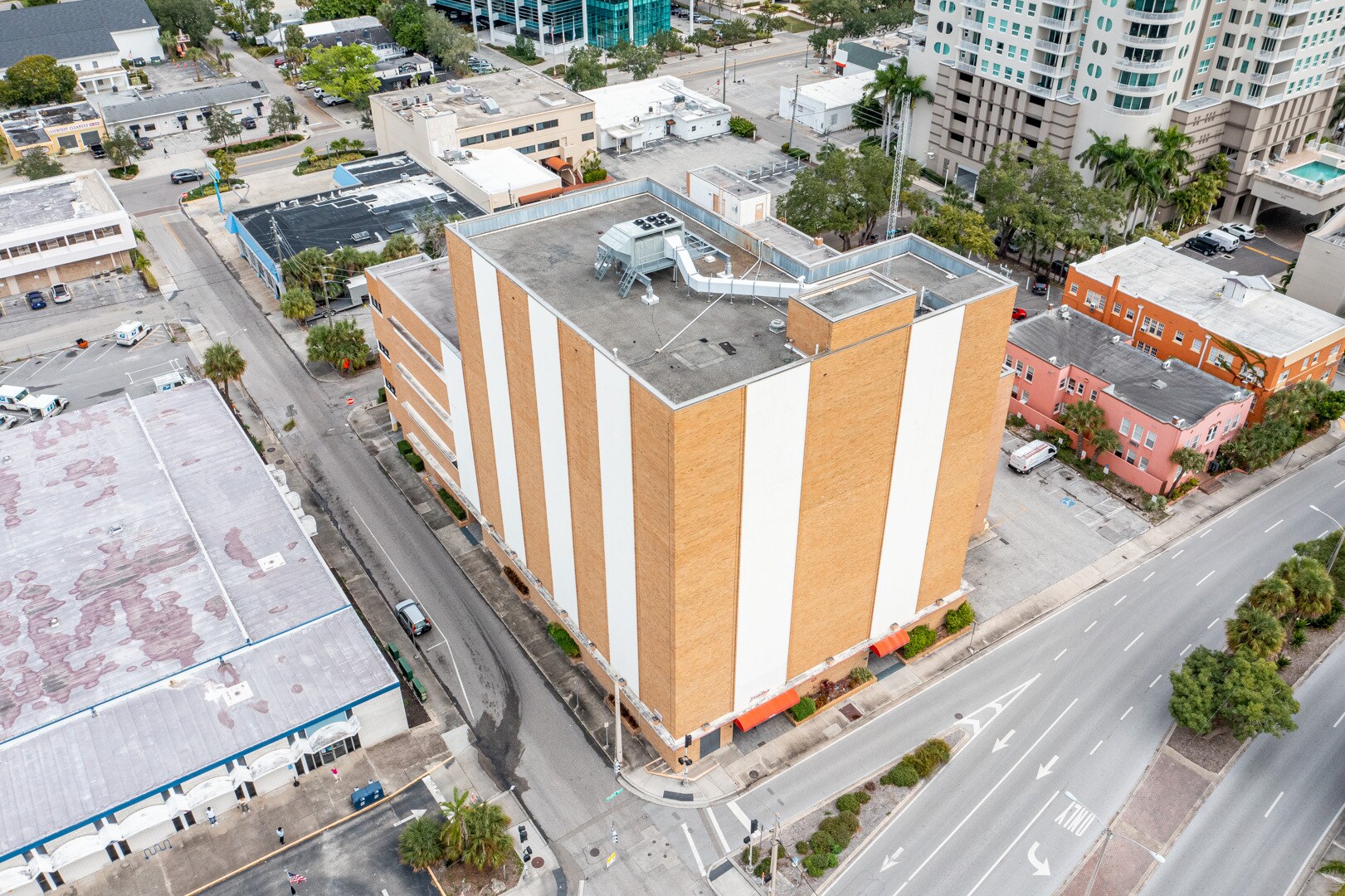 1701-1709 Ringling Blvd, Sarasota, FL à louer Photo de l’immeuble– Image 1 sur 10