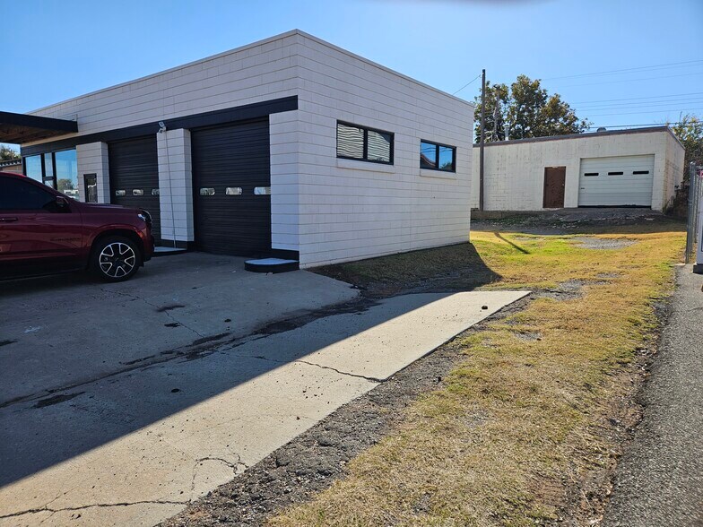 1000 W Main St, Yukon, OK à vendre - Photo de l’immeuble – Image 3 sur 6