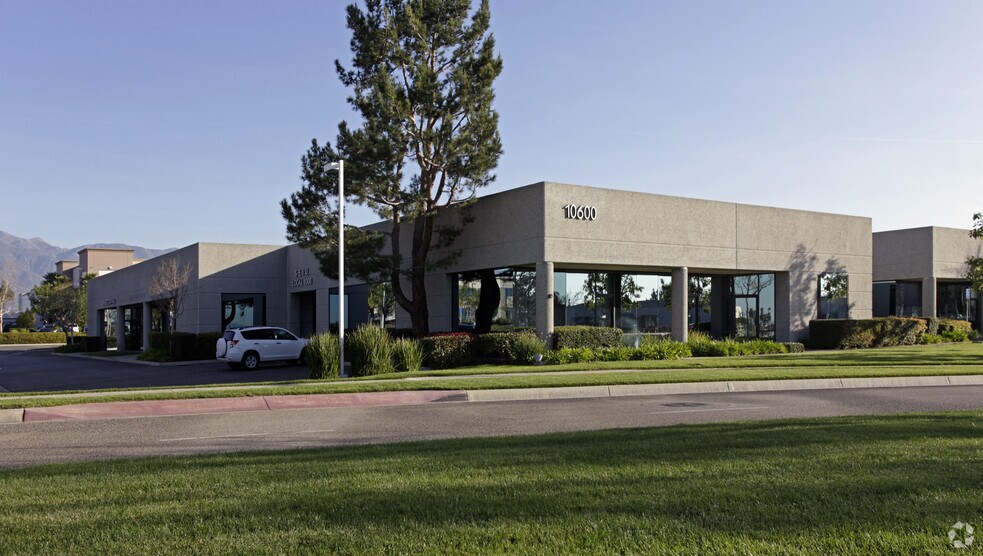 10600 N Trademark Pky, Rancho Cucamonga, CA à louer - Photo de l’immeuble – Image 3 sur 8
