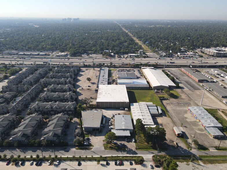 10910 Katy Fwy, Houston, TX à vendre - Photo de l’immeuble – Image 3 sur 4