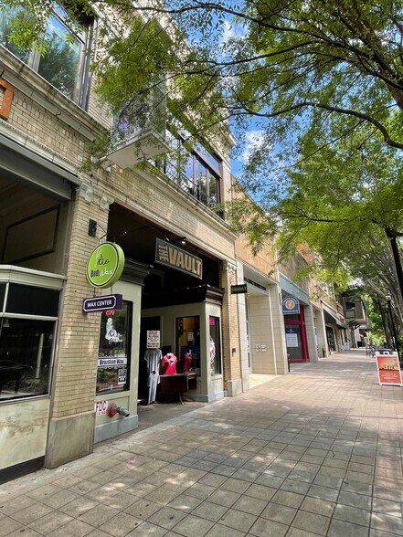 213 N Main St, Greenville, SC à louer - Photo de l’immeuble – Image 3 sur 6